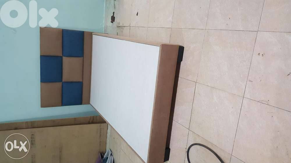 تخت منجد مقطع مع صندوق 0