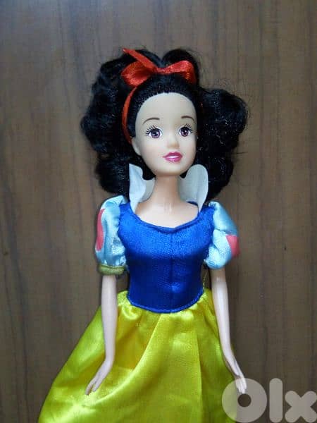 PRINCESS SNOW WHITE dressed Disney Great doll has bend legs +Shoes=23$ 1
