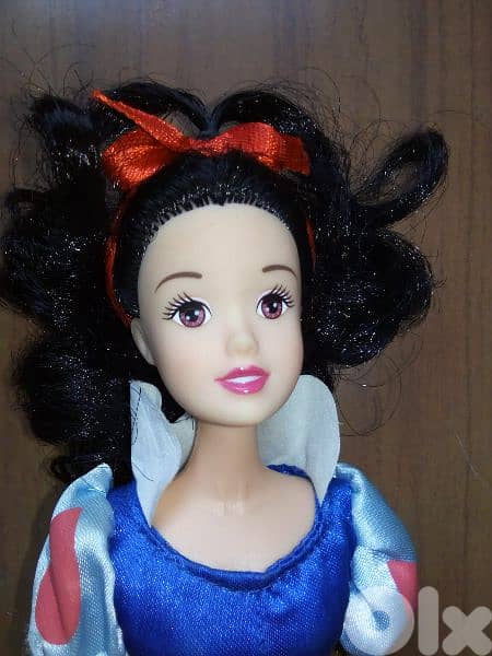 PRINCESS SNOW WHITE dressed Disney Great doll has bend legs +Shoes=23$ 2