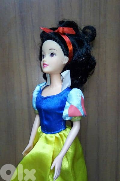 PRINCESS SNOW WHITE dressed Disney Great doll has bend legs +Shoes=23$ 5