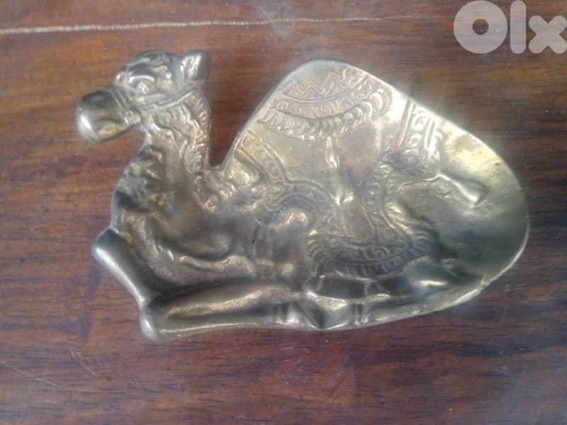 منفضة نحاس شكل جمل 0