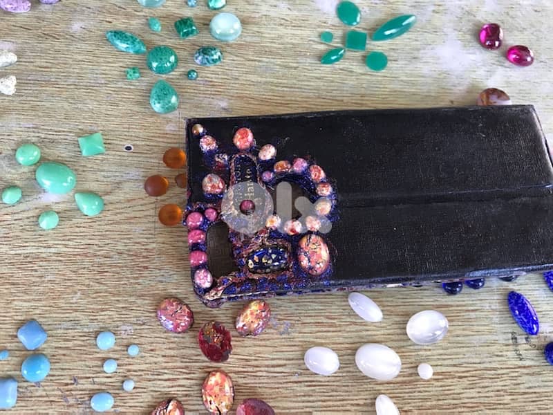 احجار زجاجية  ومواد اخرى عالية الجودة مصنعة غير طبيعية 1