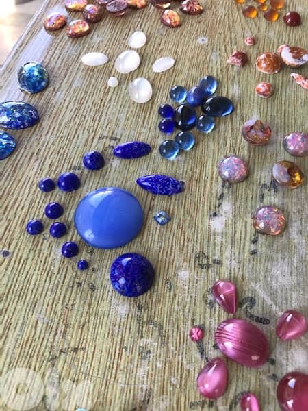 احجار زجاجية  ومواد اخرى عالية الجودة مصنعة غير طبيعية 2