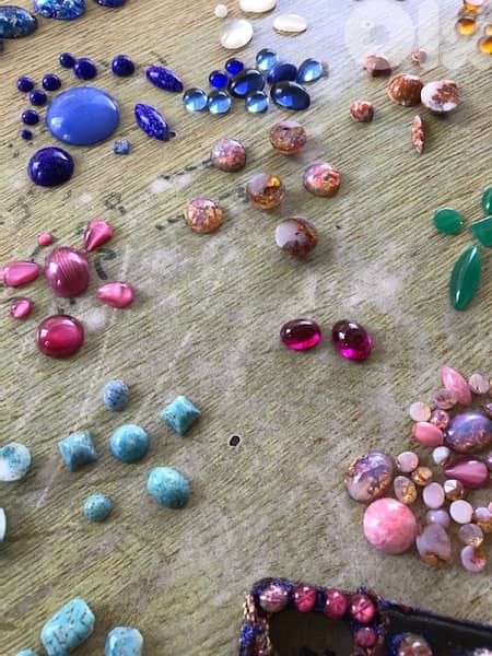 احجار زجاجية  ومواد اخرى عالية الجودة مصنعة غير طبيعية 5