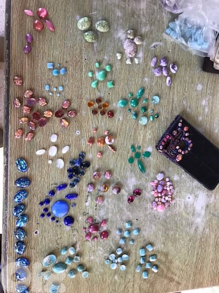 احجار زجاجية  ومواد اخرى عالية الجودة مصنعة غير طبيعية 10