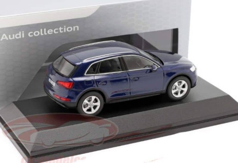Audi Q5 (2015) diecast car model 1:43. 4