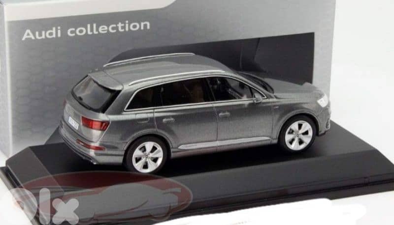 Audi Q7 (2015) diecast car model 1:43. 4