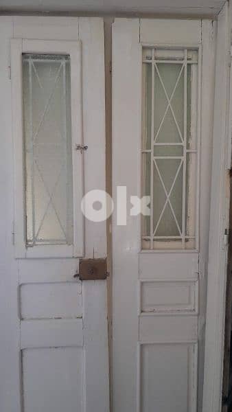 باب خشب قطران قديم