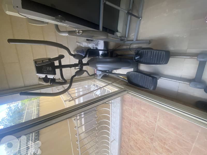 Elliptical machine(spirit xe 330) 0