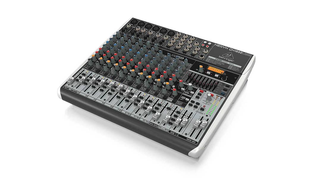 Behringer QX1832USB Mixer 1