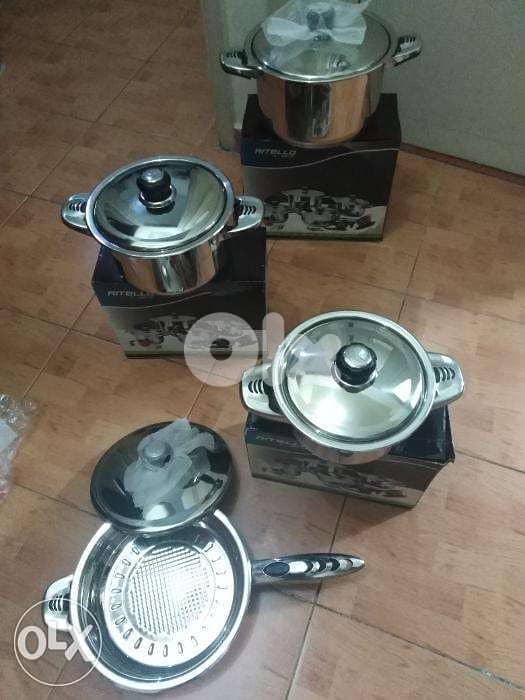 325$ طقم ٤ قطع (جديد) 1