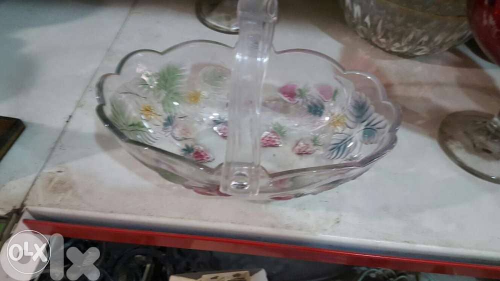 سلة زجاج ملون بمسكة رائعة 0