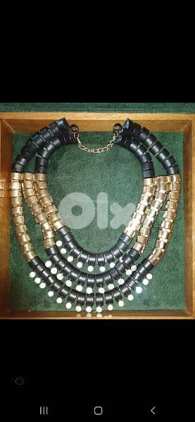 necklace gold and black metal vintage 1