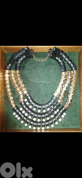 necklace gold and black metal vintage 2