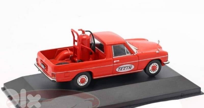 Mercedes 220D ,(1972) diecast car model 1;43. 4