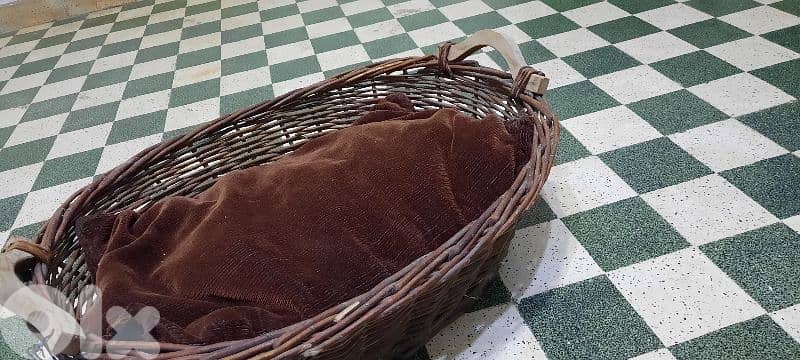 Basket with couch. could be Pet bed 2