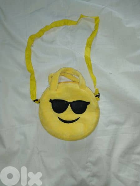 girl crossbag emoji 2