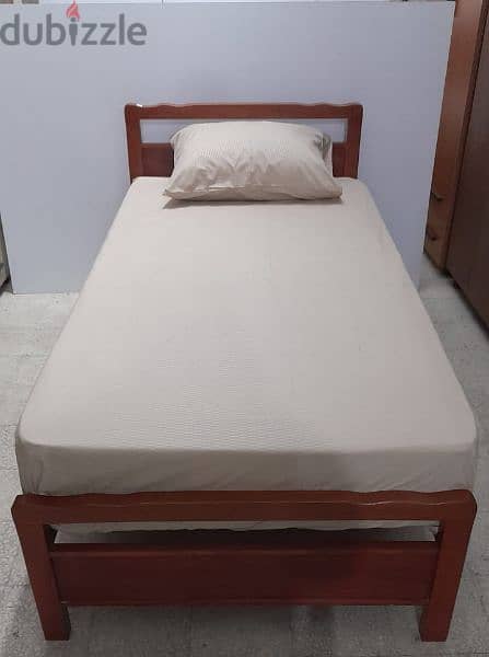 Bed wood zein 0