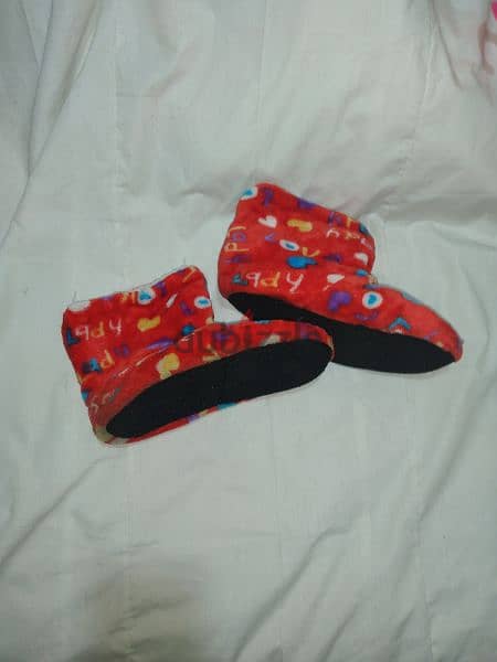 shoes pantoufle 2 colours available fits all sizes 1=5$ or 3=13$ 4
