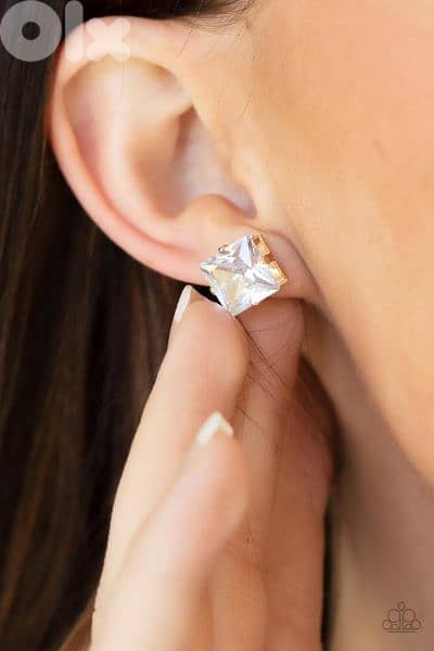 big stone strass high quality earings 1=5$ or 3= 13$ 1