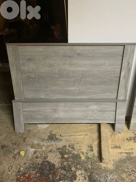 تخت مفرد ونص 120 سم 0