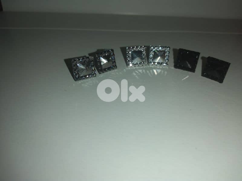 square 3D . 3colours black silver and grey 1=5$ or 3= 13$ 3