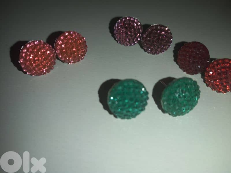 stud earrings 2=5$ crystall 4 coĺours available 1