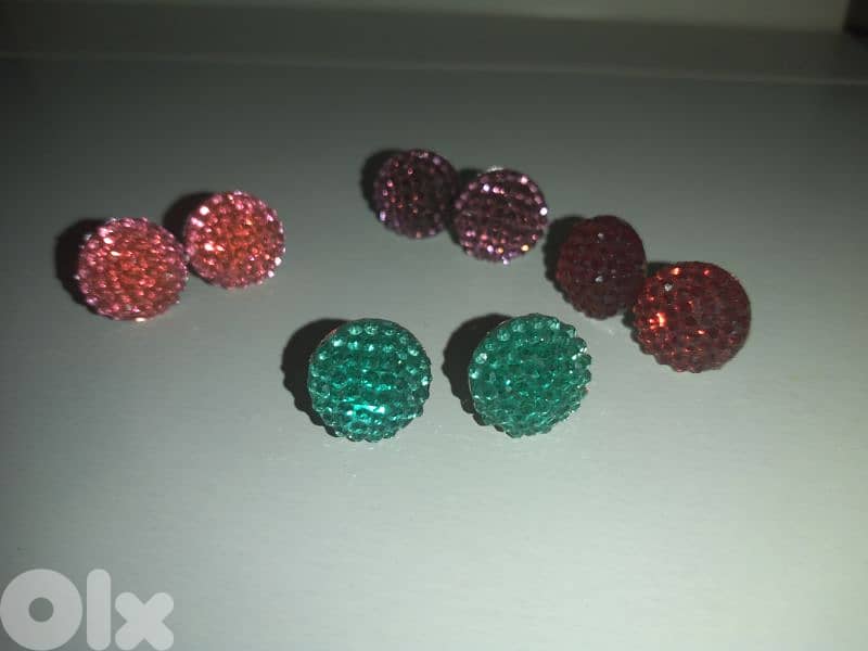 stud earrings 2=5$ crystall 4 coĺours available 2