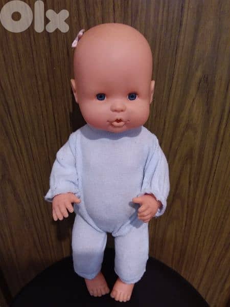 FAMOSA BABY GIRL original barely used Big & wearing toy still good=21$ 0