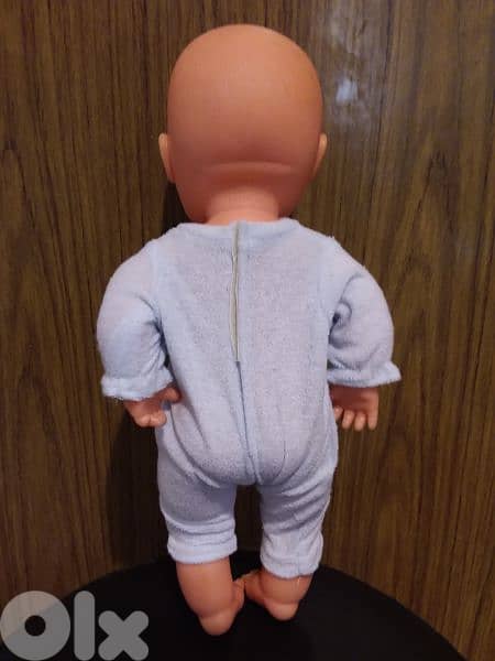 FAMOSA BABY GIRL original barely used Big & wearing toy still good=21$ 2