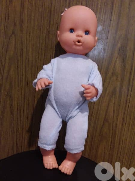 FAMOSA BABY GIRL original barely used Big & wearing toy still good=21$ 5