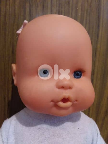 FAMOSA BABY GIRL original barely used Big & wearing toy still good=21$ 1