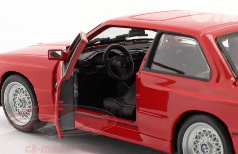BMW E30 M3 (1988) diecast car model 1:24. 3