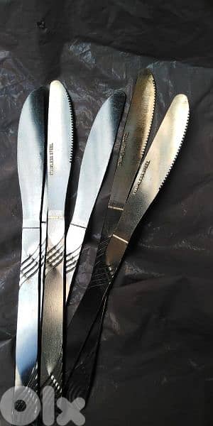 سكاكين. . . . . . . 0