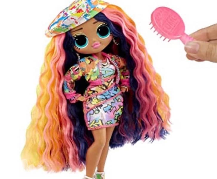 LOL Surprise OMG Sketches Fashion Doll with 20 Surprises 1