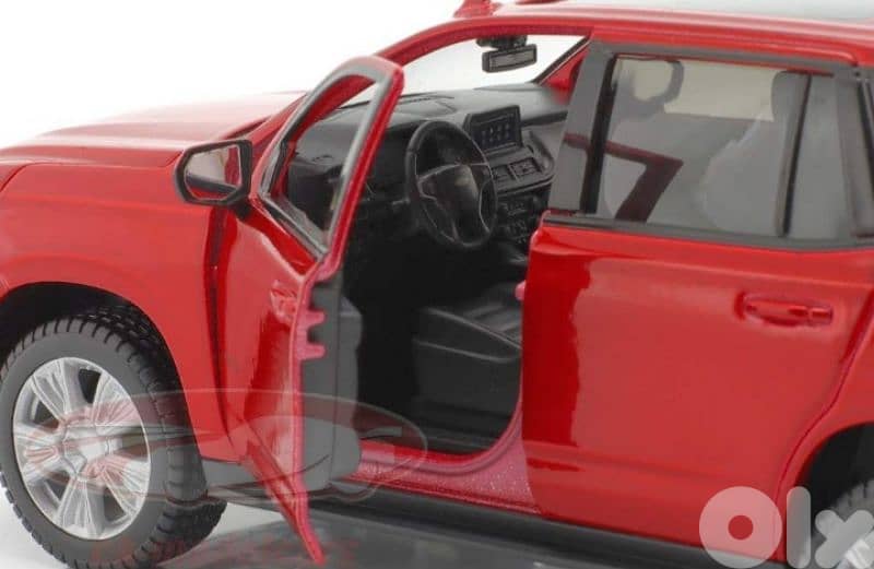 Chevrolet Tahoe (2021) diecast car model 1:24. 3