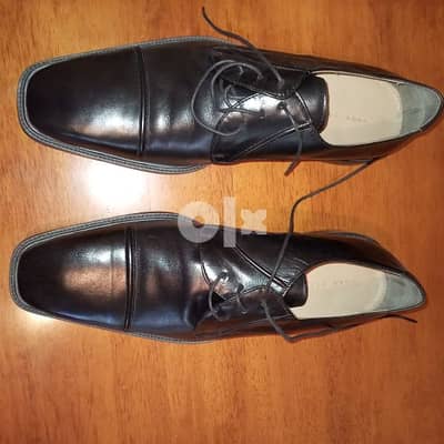 جاكيت ماسيمو دوتي دبل اكس ال لون عسلي حذاءين زارا مقاس ٤٤ وواحد رياضي