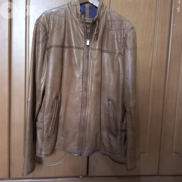 جاكيت ماسيمو دوتي دبل اكس ال لون عسلي حذاءين زارا مقاس ٤٤ وواحد رياضي 4