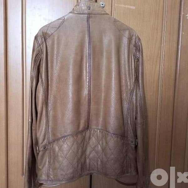 جاكيت ماسيمو دوتي دبل اكس ال لون عسلي حذاءين زارا مقاس ٤٤ وواحد رياضي 6