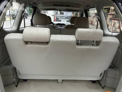 Toyota Avanza back third seat