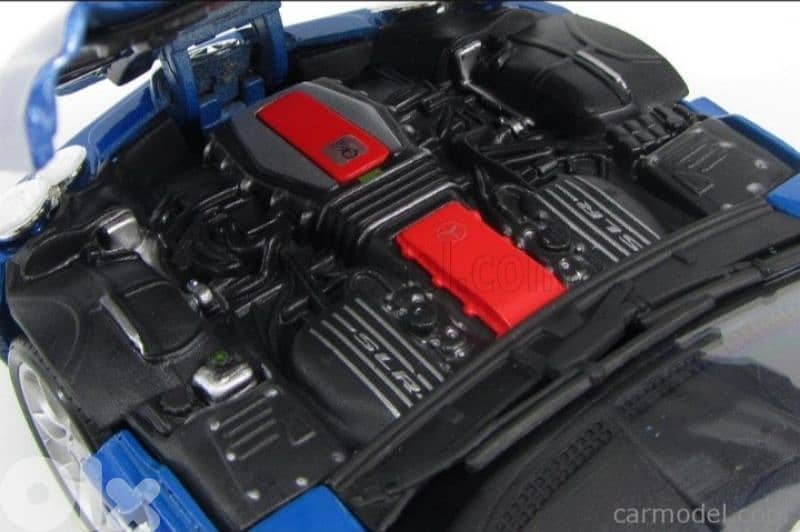 Mercedes/McLaren SLR (2003) diecast car model 1;18 7