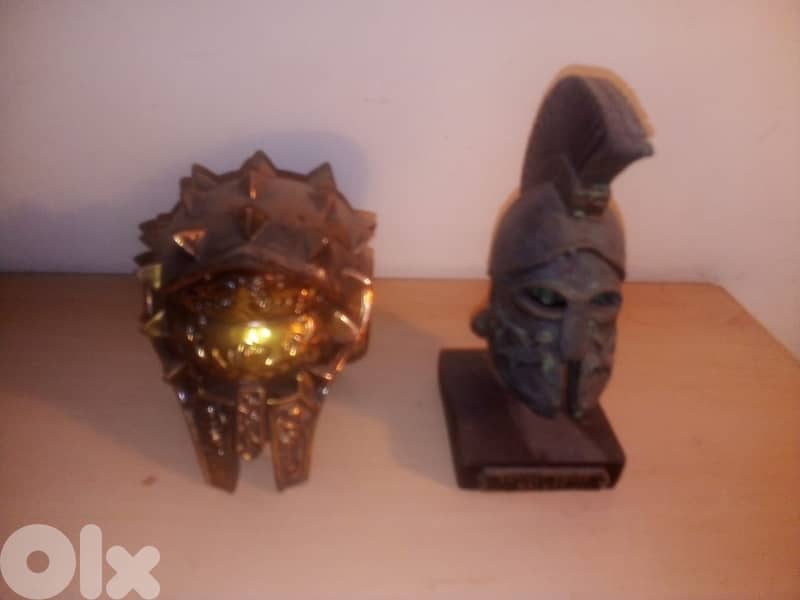 gladiators figurine helmets metal & raisine 12cm /16 cm approx 0