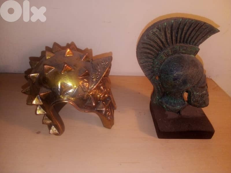 gladiators figurine helmets metal & raisine 12cm /16 cm approx 1