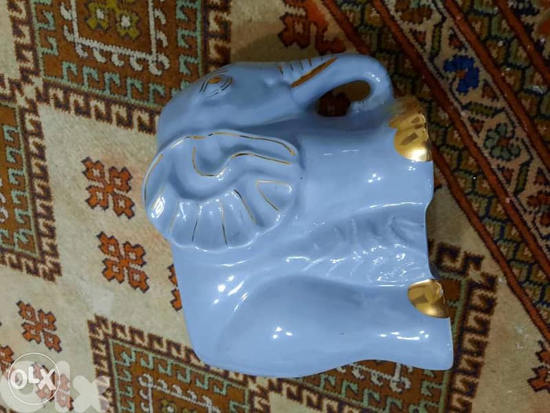 Vase light blue elephant. فاز ازرق فاتح 0