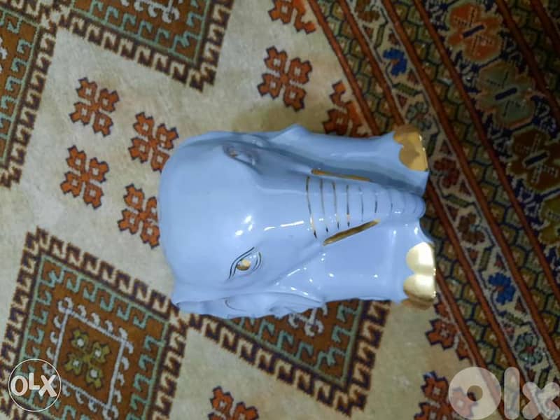 Vase light blue elephant. فاز ازرق فاتح 1