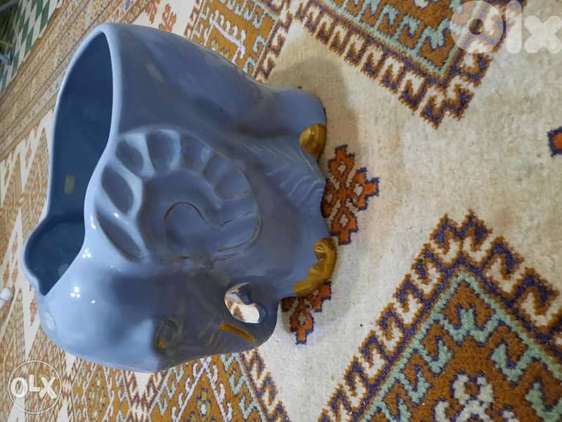 Vase light blue elephant. فاز ازرق فاتح 2