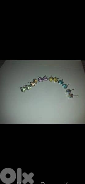 earrings fi kaza lon 7abbe kbire 3=7$ 2