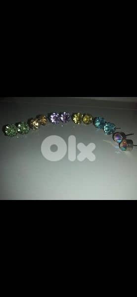 earrings fi kaza lon 7abbe kbire 3=7$ 5