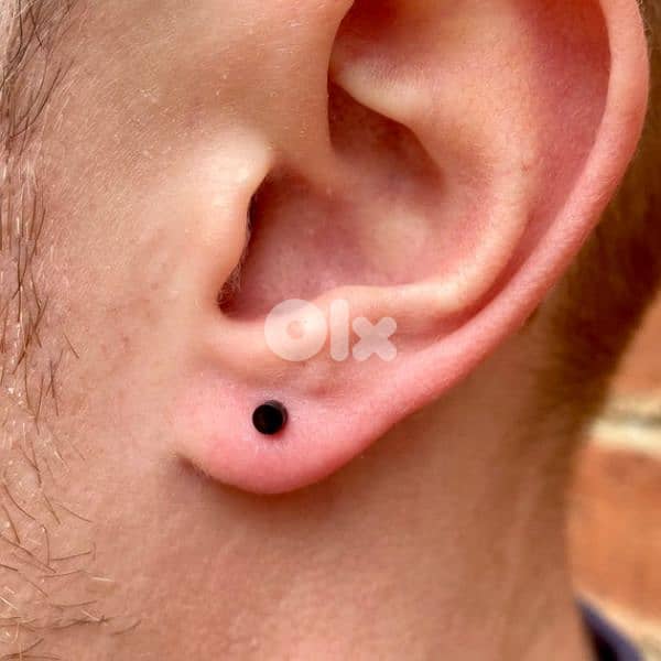 men 3arrings black stud  1=7$ or 3=15$ 4