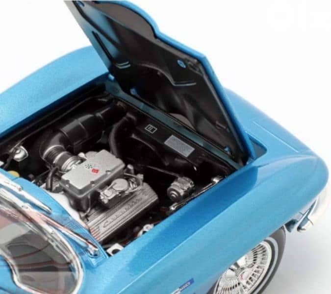 Chevrolet Corvette 1965 diecast car model 1;18. 4